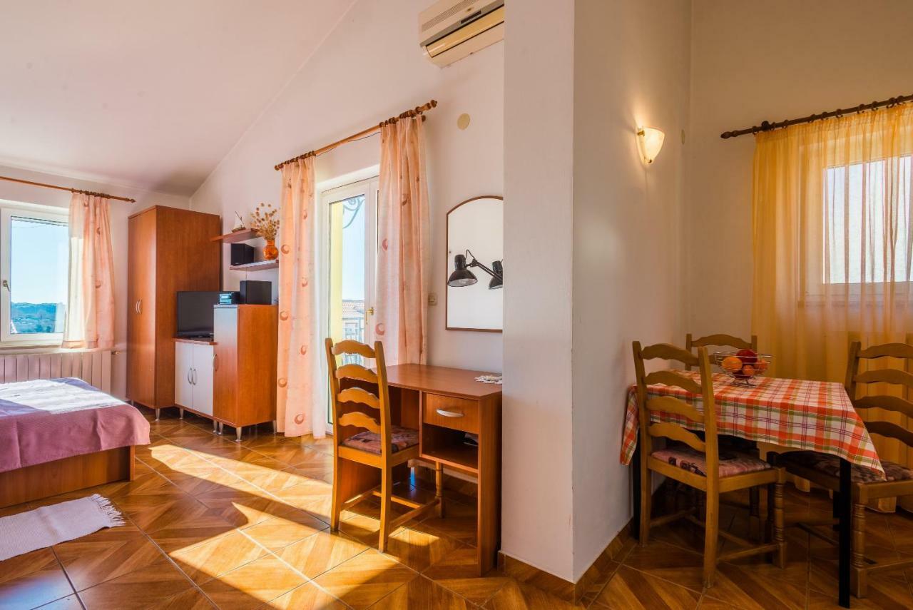 Apartment Majoran プーラ エクステリア 写真
